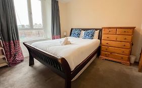 Convenient 2Br Flat Gorgie Edinburgh